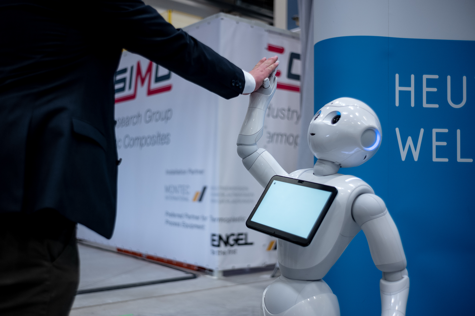 Mensch und Maschine beim Technologietransfer-Kongress in Augsburg