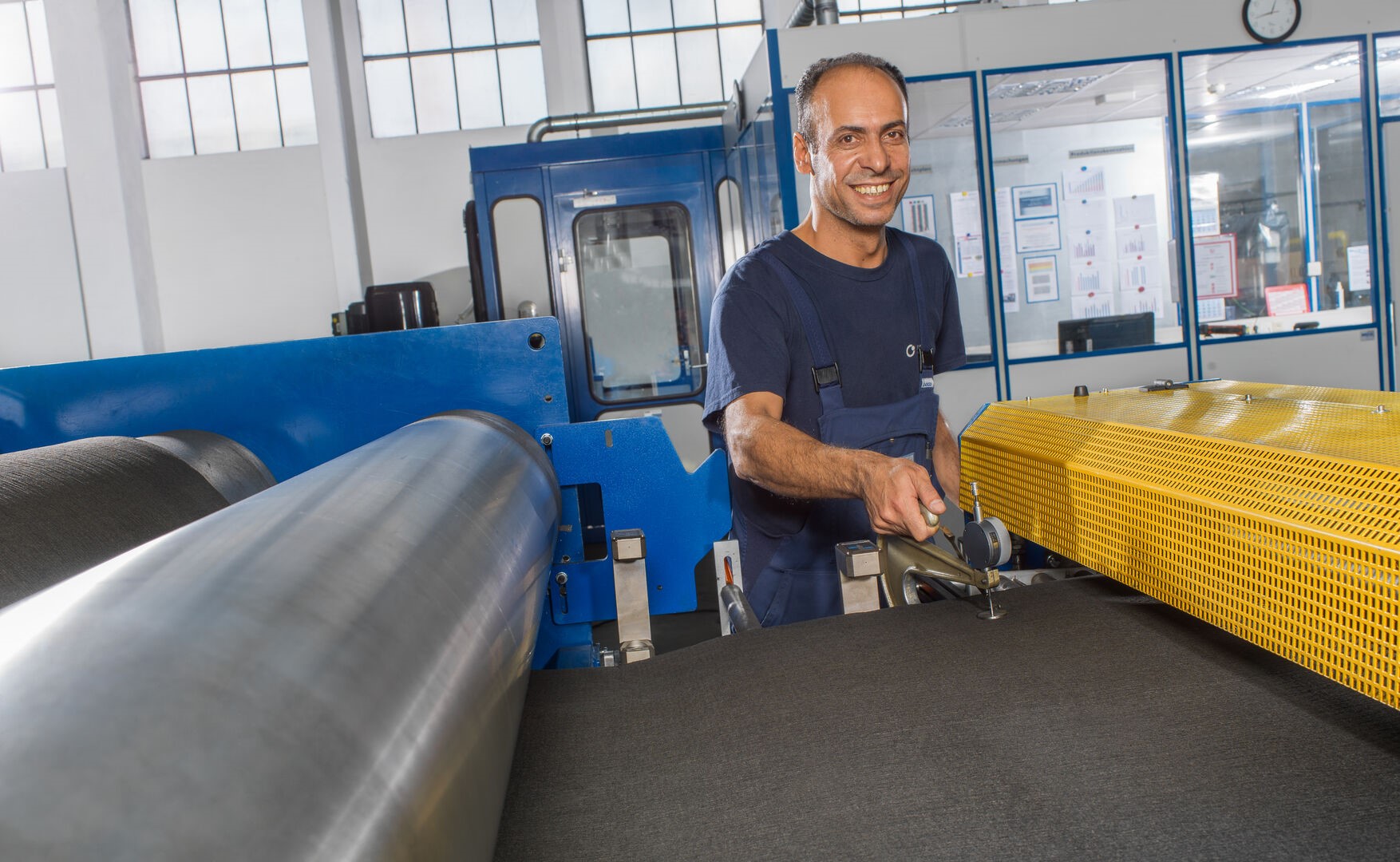 Produktion von Weichfilzen aus Graphit bei der SGL Carbon in Meitingen